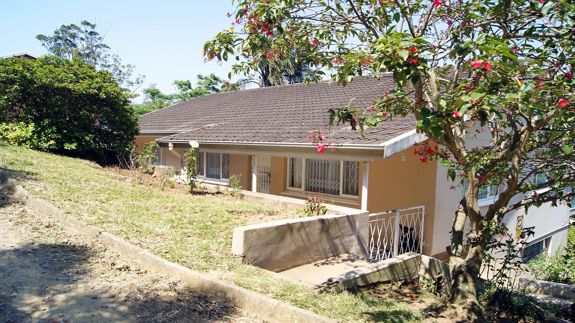 Front View of property in Kenville