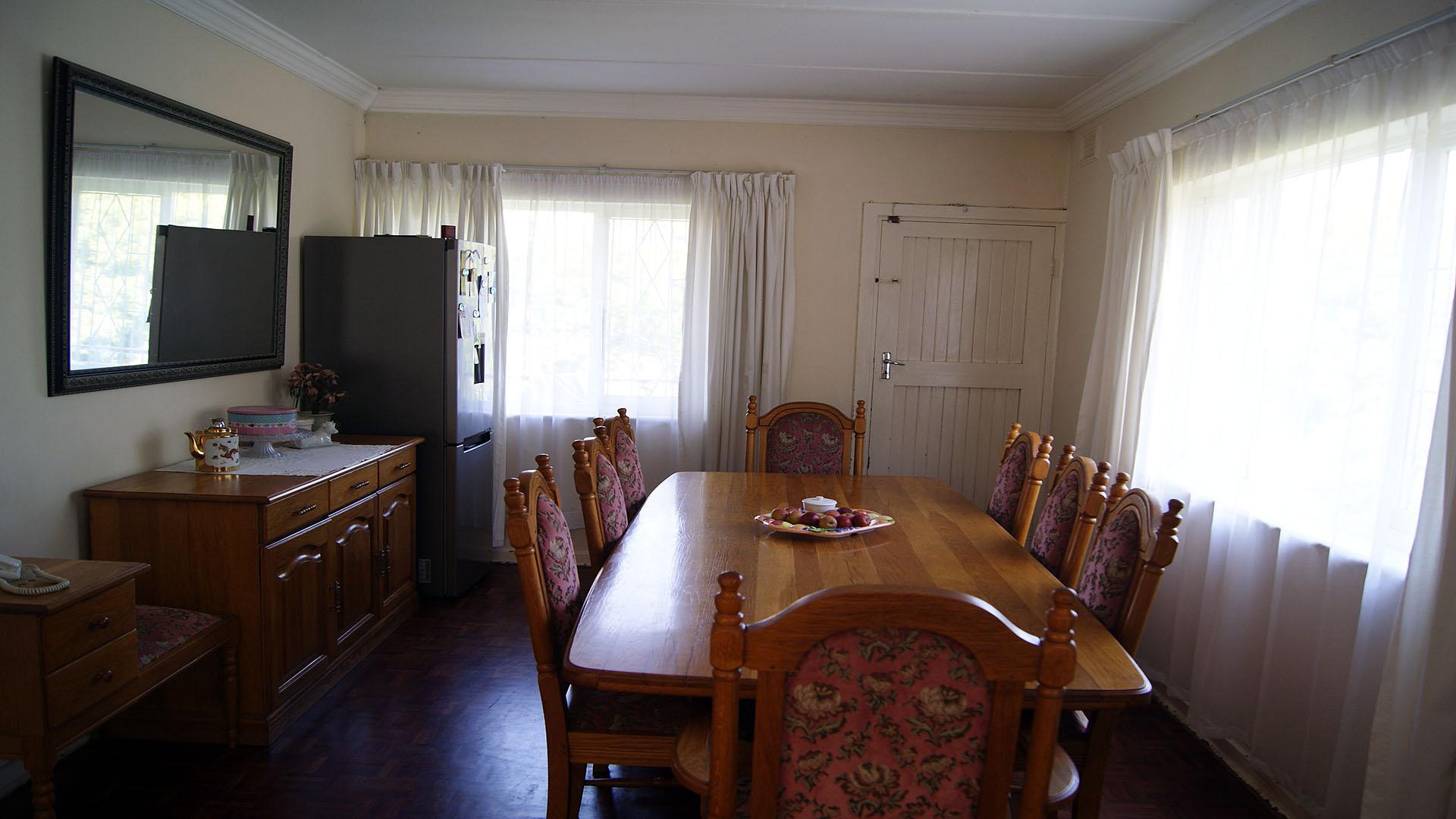 Dining Room - 15 square meters of property in Kenville