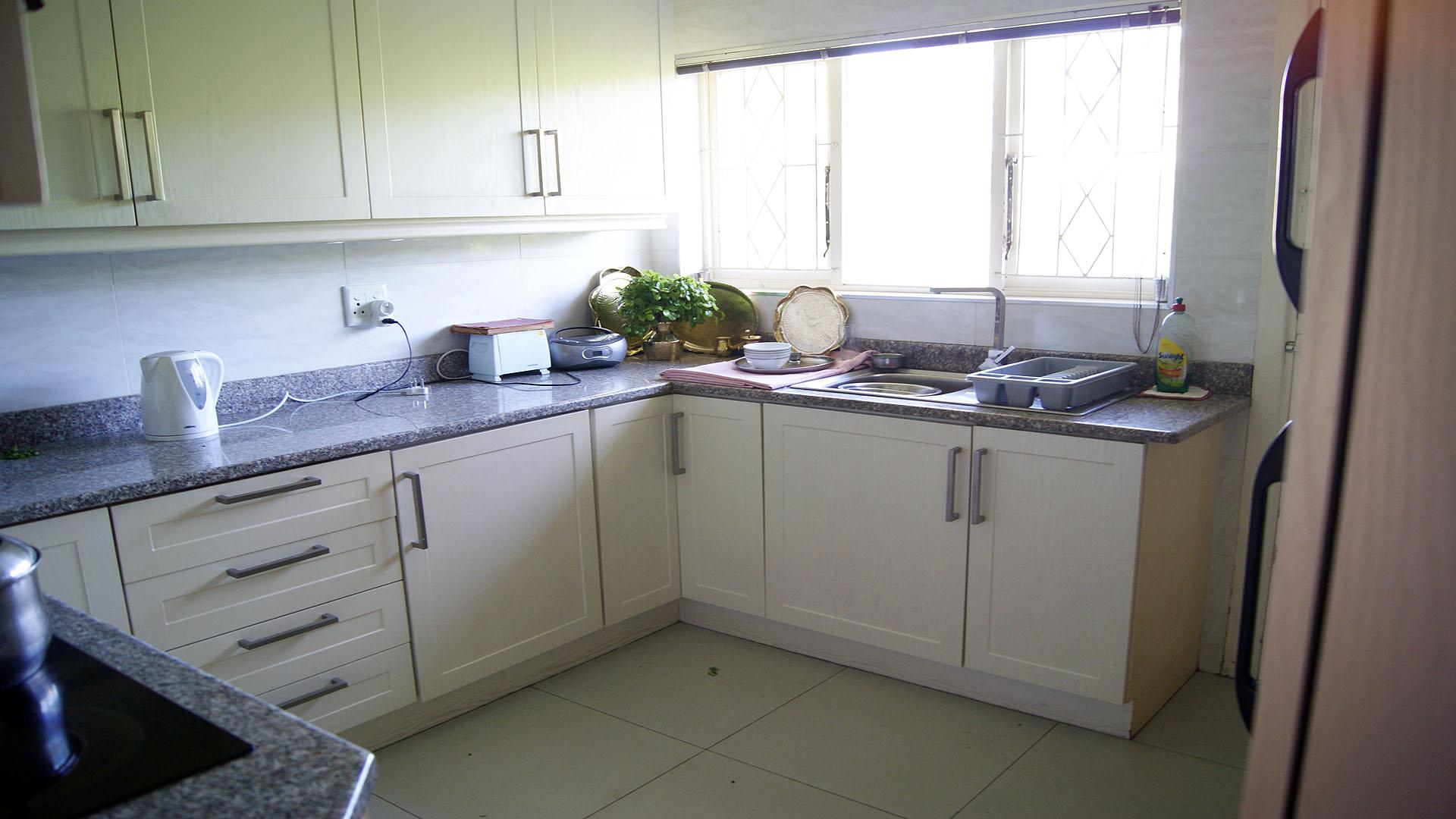 Kitchen - 11 square meters of property in Kenville