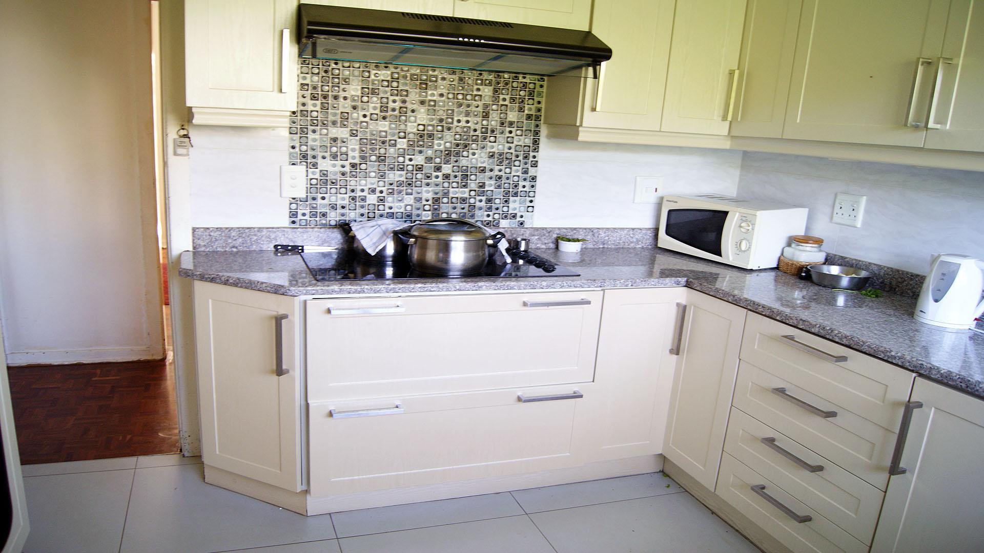 Kitchen - 11 square meters of property in Kenville