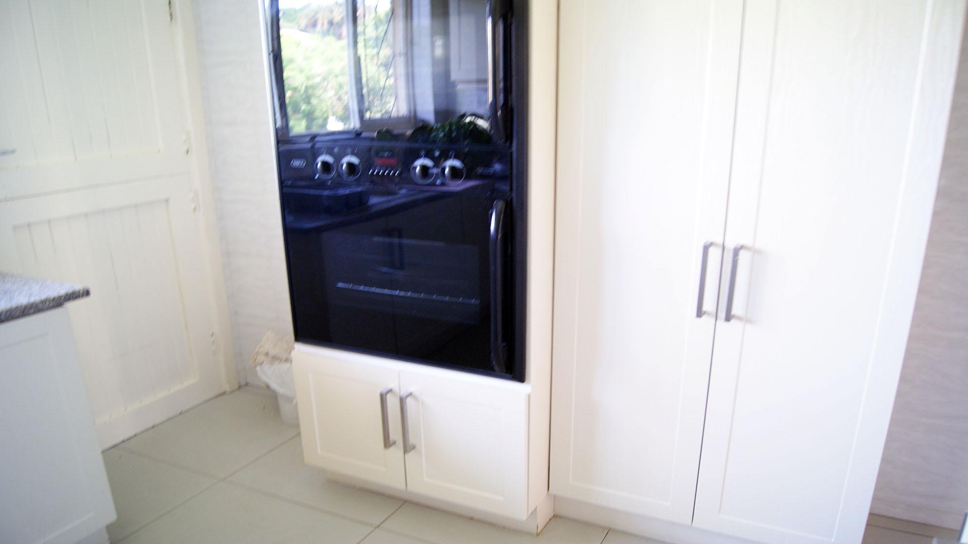 Kitchen - 11 square meters of property in Kenville