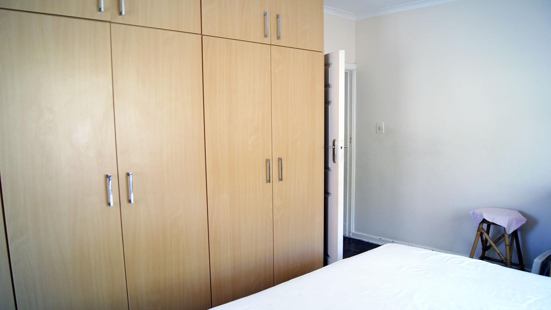 Main Bedroom - 18 square meters of property in Kenville