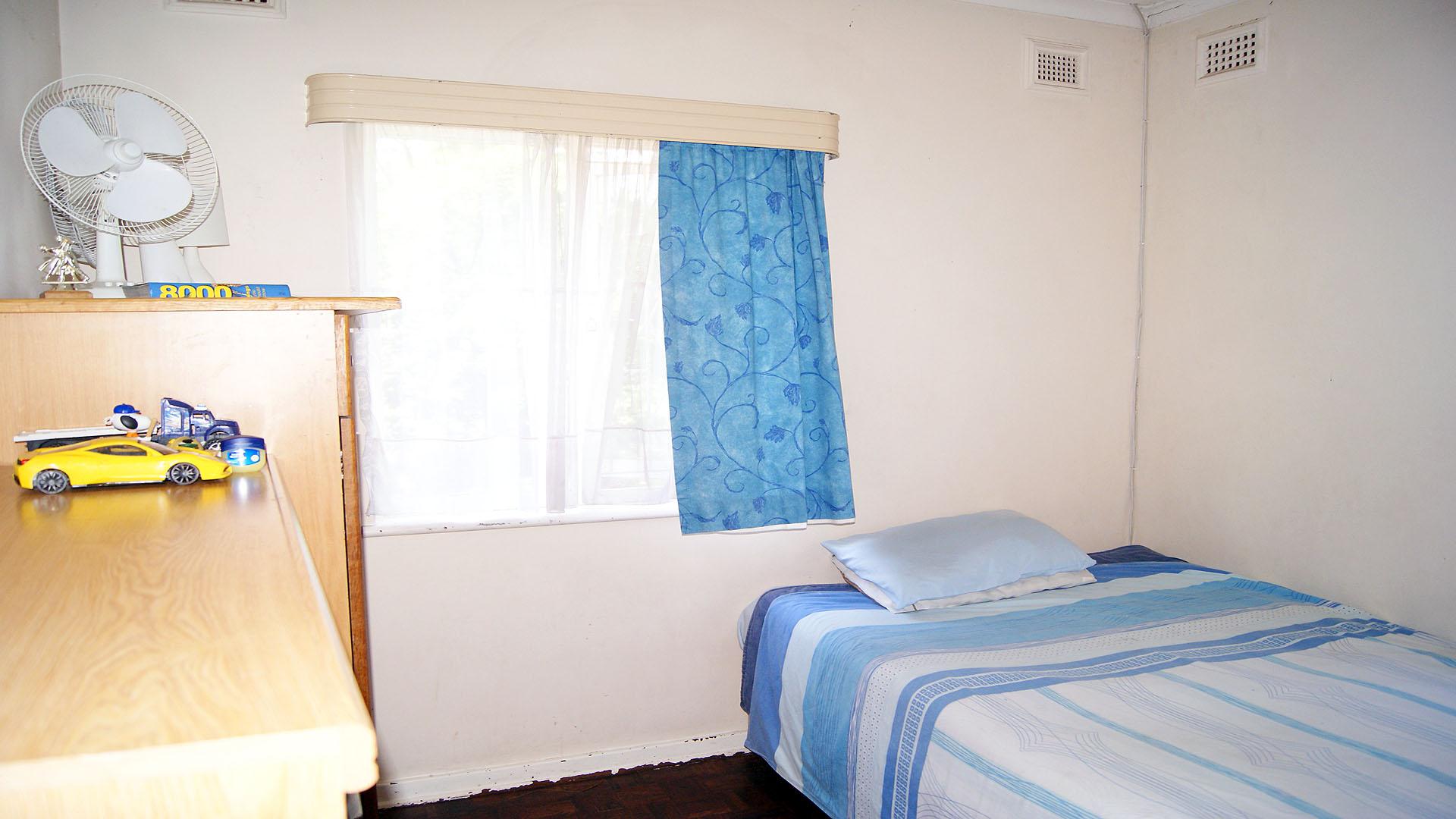 Bed Room 2 - 13 square meters of property in Kenville