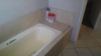 Bathroom 1 - 4 square meters of property in Vanderbijlpark