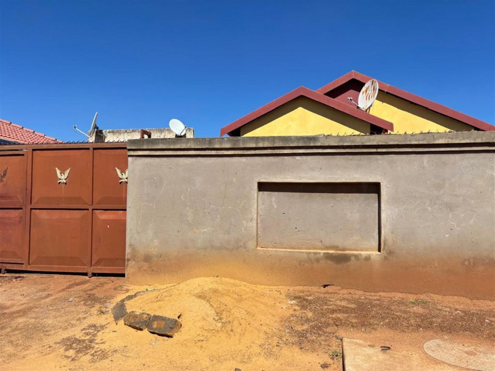Front View of property in Protea Glen