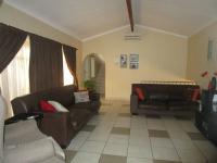 Lounges - 30 square meters of property in Albemarle