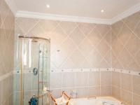 Bathroom 1 - 5 square meters of property in Hartbeespoort