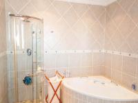 Bathroom 1 - 5 square meters of property in Hartbeespoort