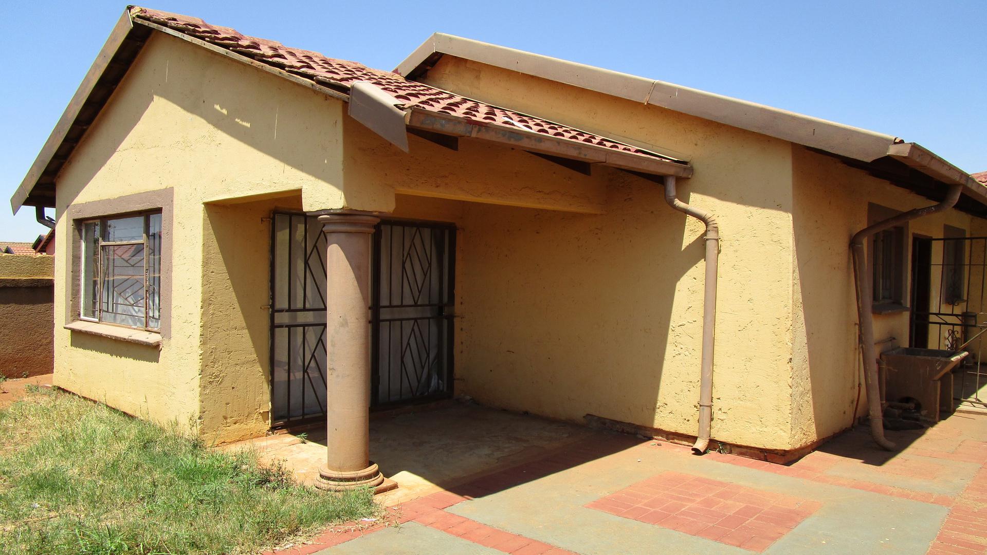 Front View of property in Soshanguve