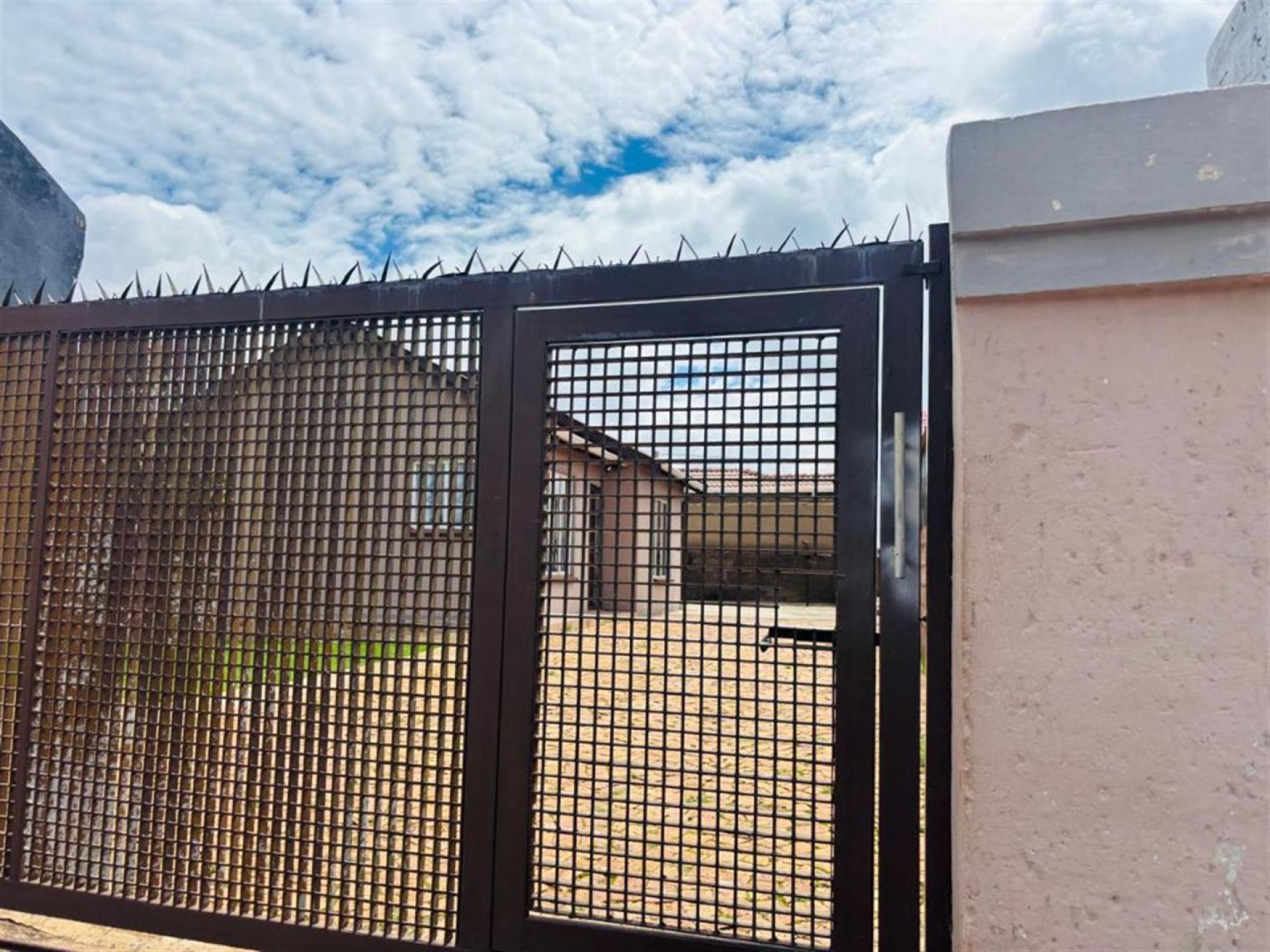 Front View of property in Protea Glen