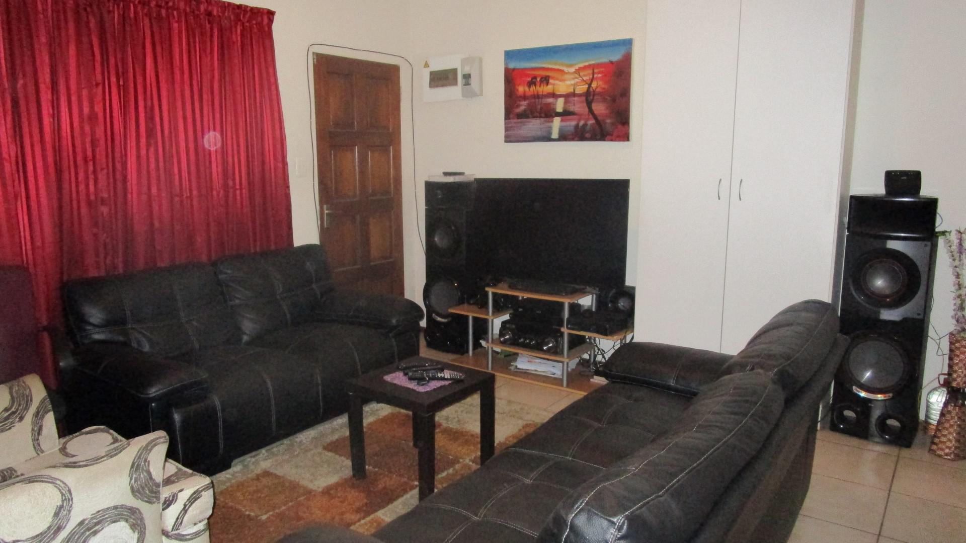 Lounges - 15 square meters of property in Kempton Park