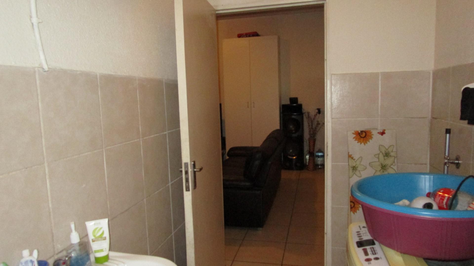 Bathroom 1 - 5 square meters of property in Kempton Park