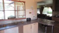 Kitchen - 48 square meters of property in Sunward park