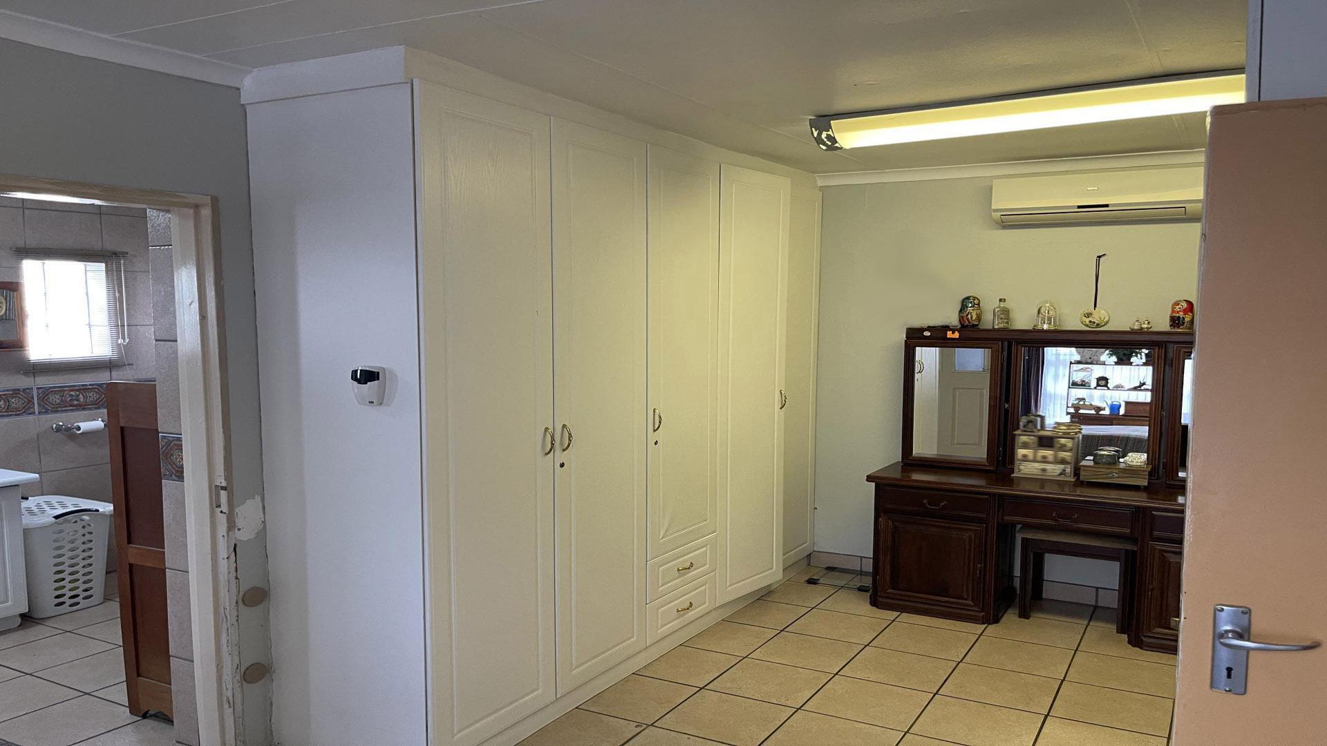 Main Bedroom of property in Secunda