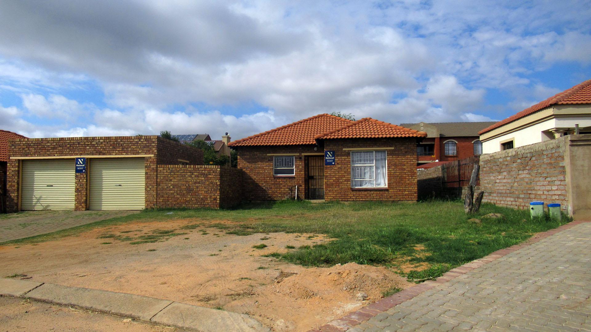 Front View of property in Karenpark