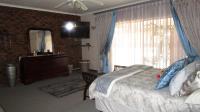 Main Bedroom - 39 square meters of property in Dalpark