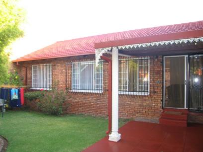 3 Bedroom Simplex for Sale For Sale in Garsfontein - Home Sell - MR24099