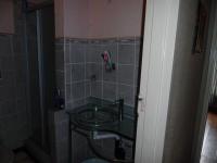 Bathroom 1 of property in BARRY HERTZOG PARK