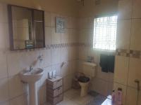 Bathroom 1 - 3 square meters of property in Henley-on-Klip