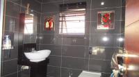 Guest Toilet - 4 square meters of property in Rustenburg