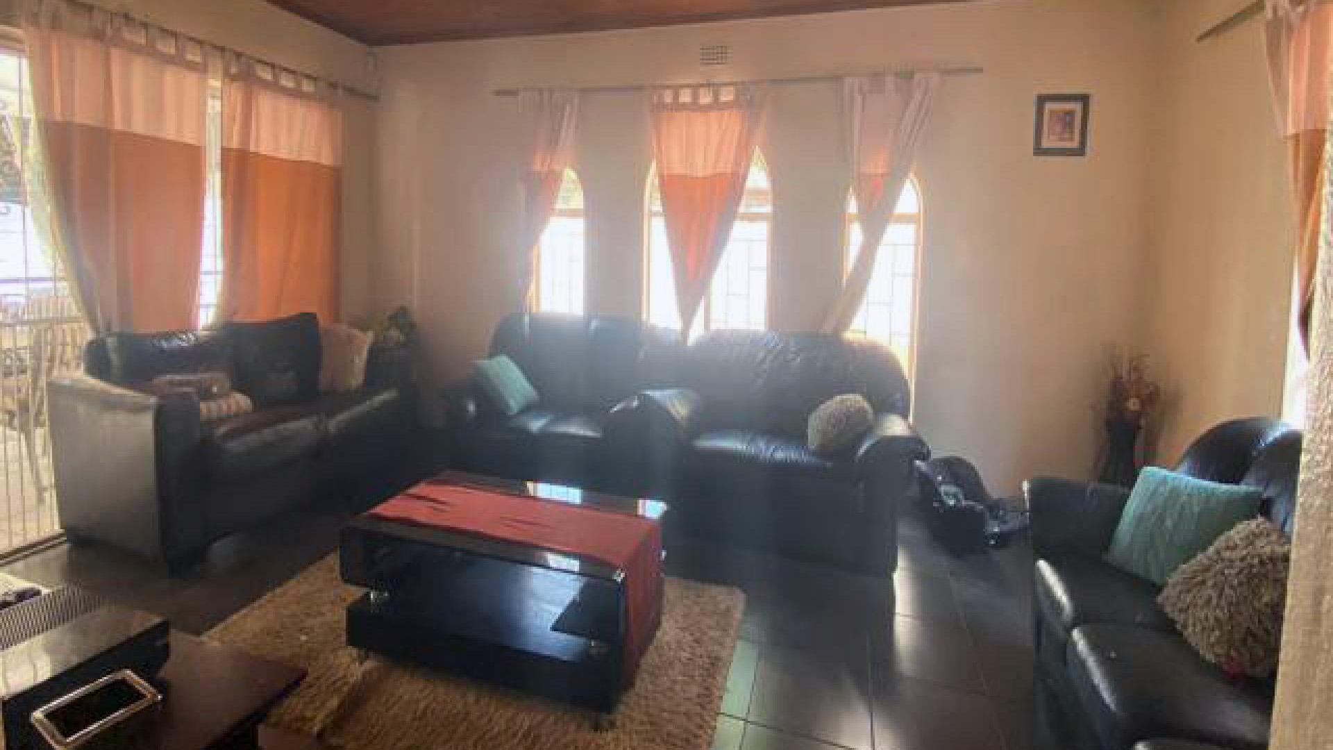 TV Room of property in Birchleigh North