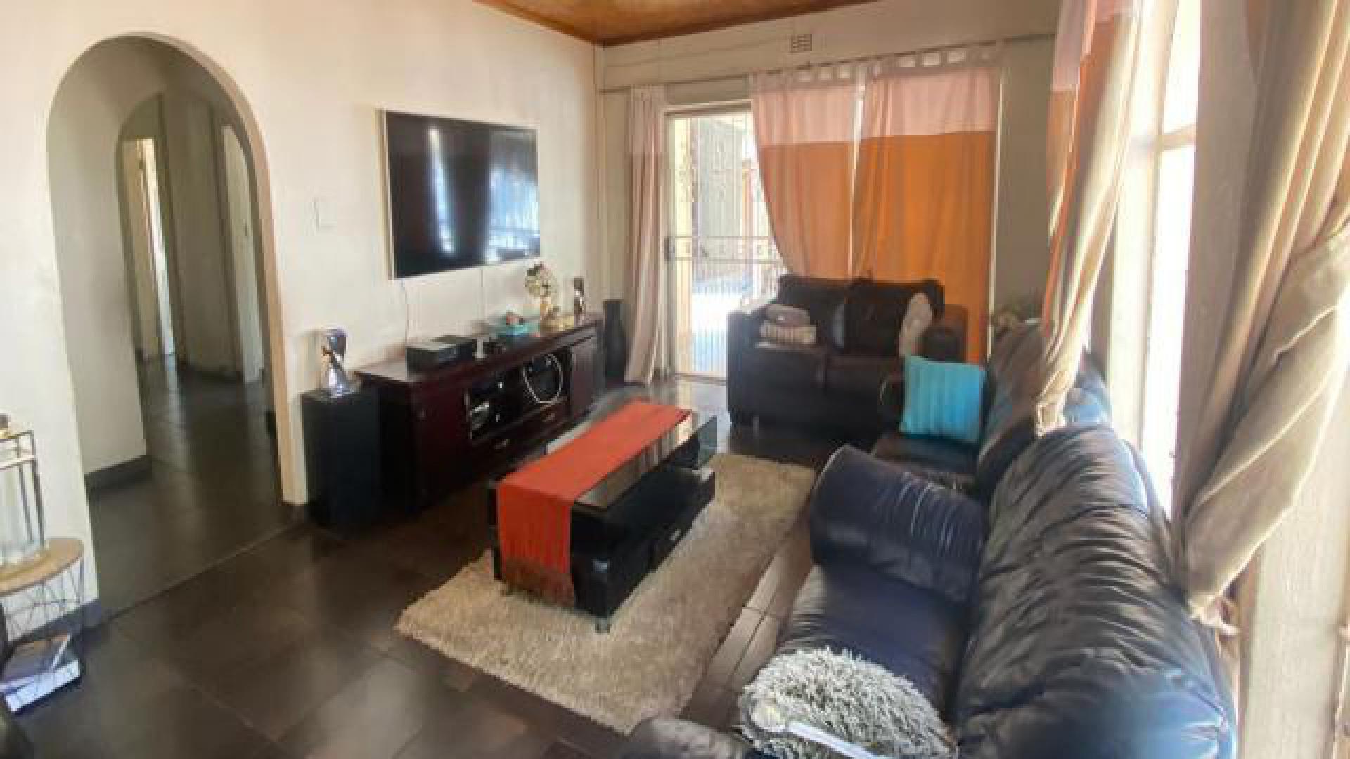 TV Room of property in Birchleigh North