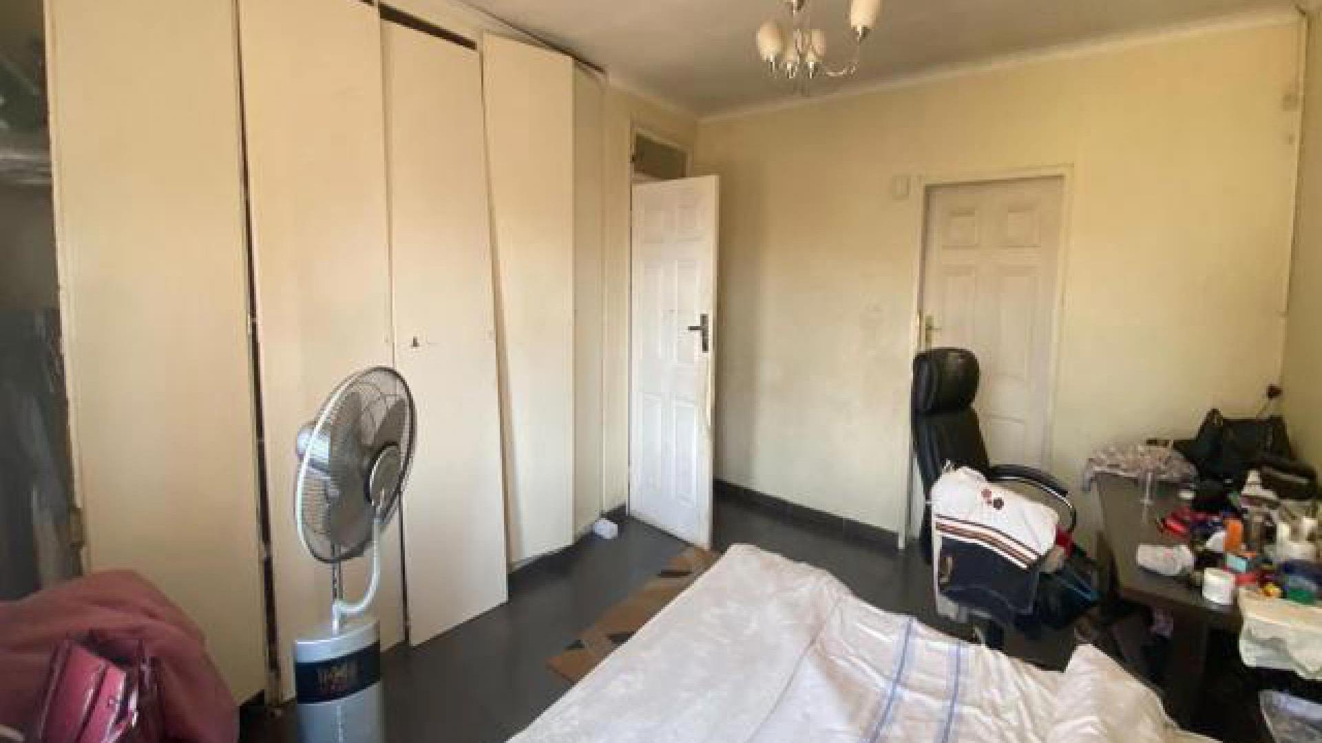Bed Room 1 of property in Birchleigh North