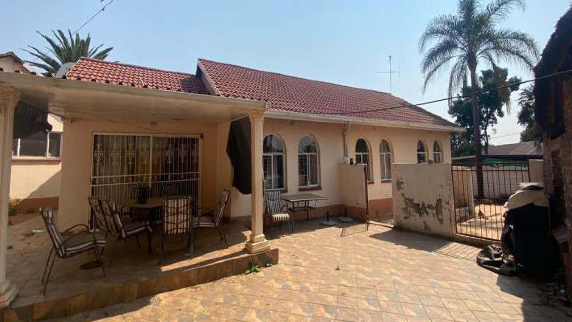 Patio of property in Birchleigh North