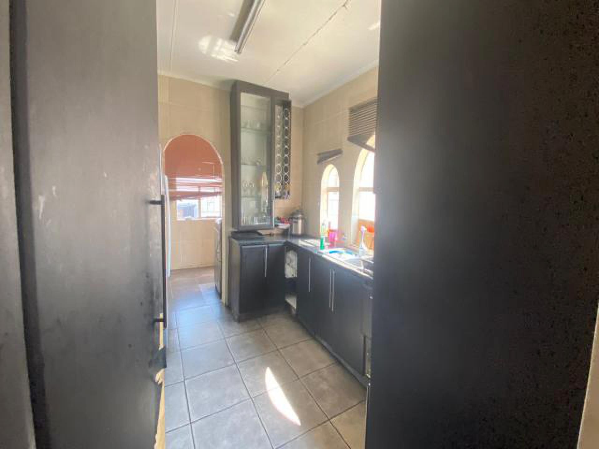 Kitchen of property in Birchleigh North