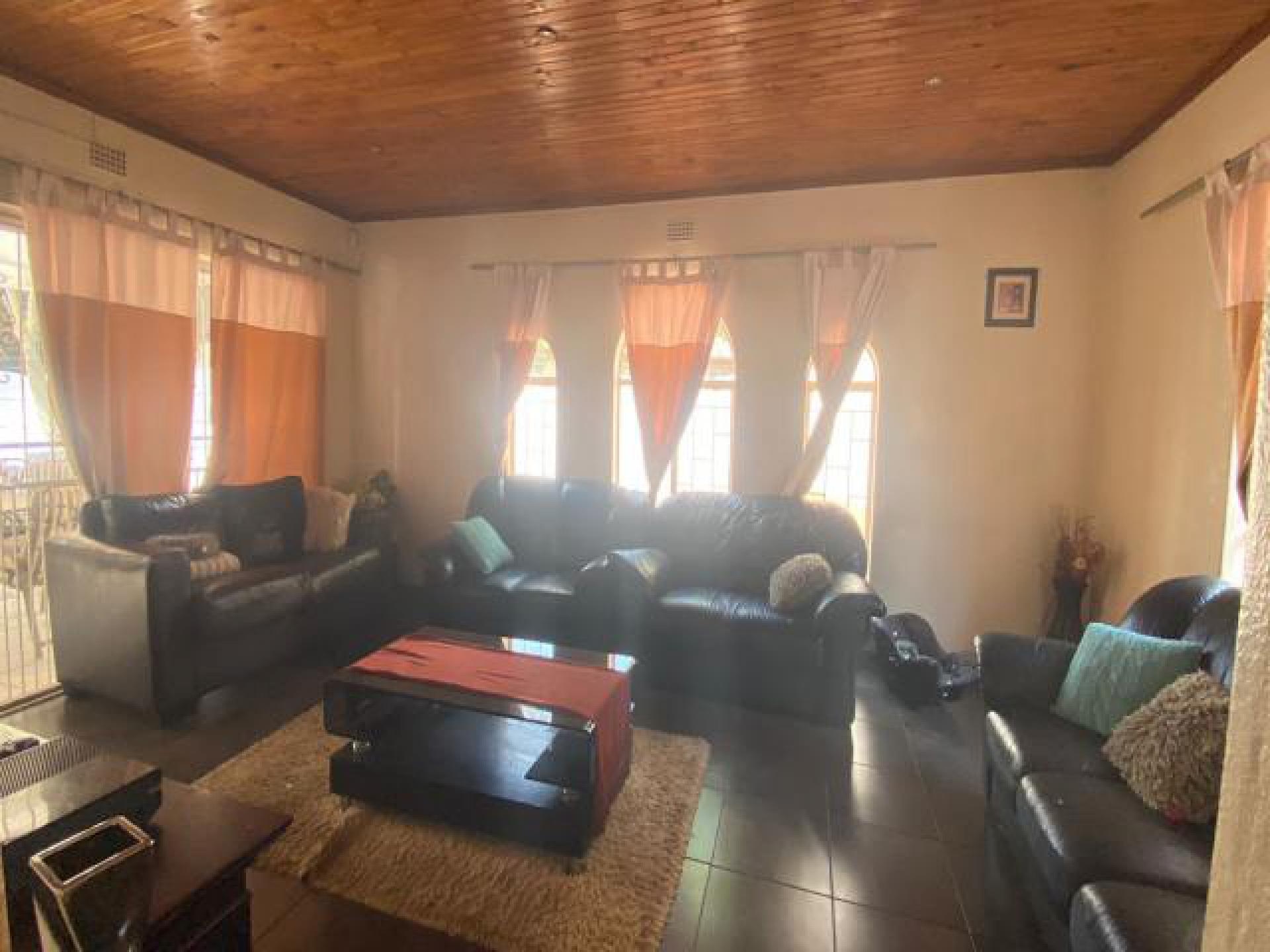 Lounges of property in Birchleigh North