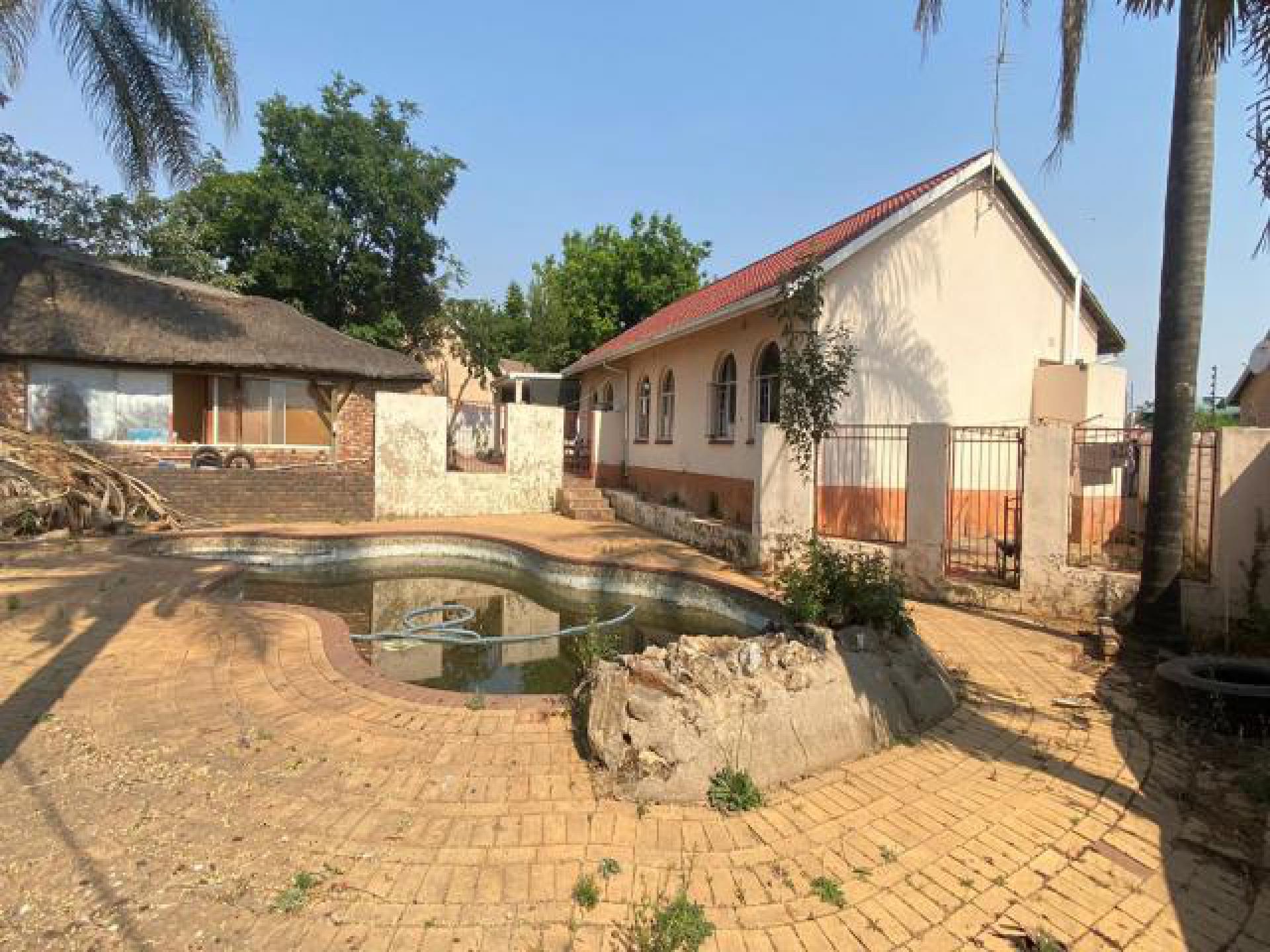 Backyard of property in Birchleigh North
