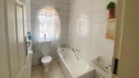 Bathroom 2 of property in Birchleigh North