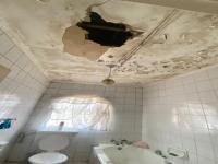 Bathroom 2 of property in Birchleigh North
