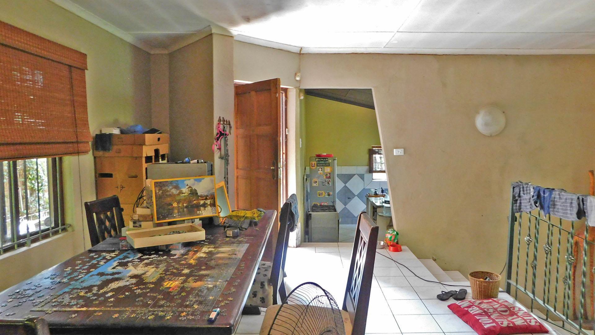 Dining Room - 24 square meters of property in Amanzimtoti 