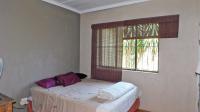 Bed Room 1 - 36 square meters of property in Amanzimtoti 