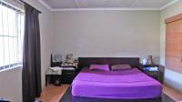 Main Bedroom - 20 square meters of property in Amanzimtoti 