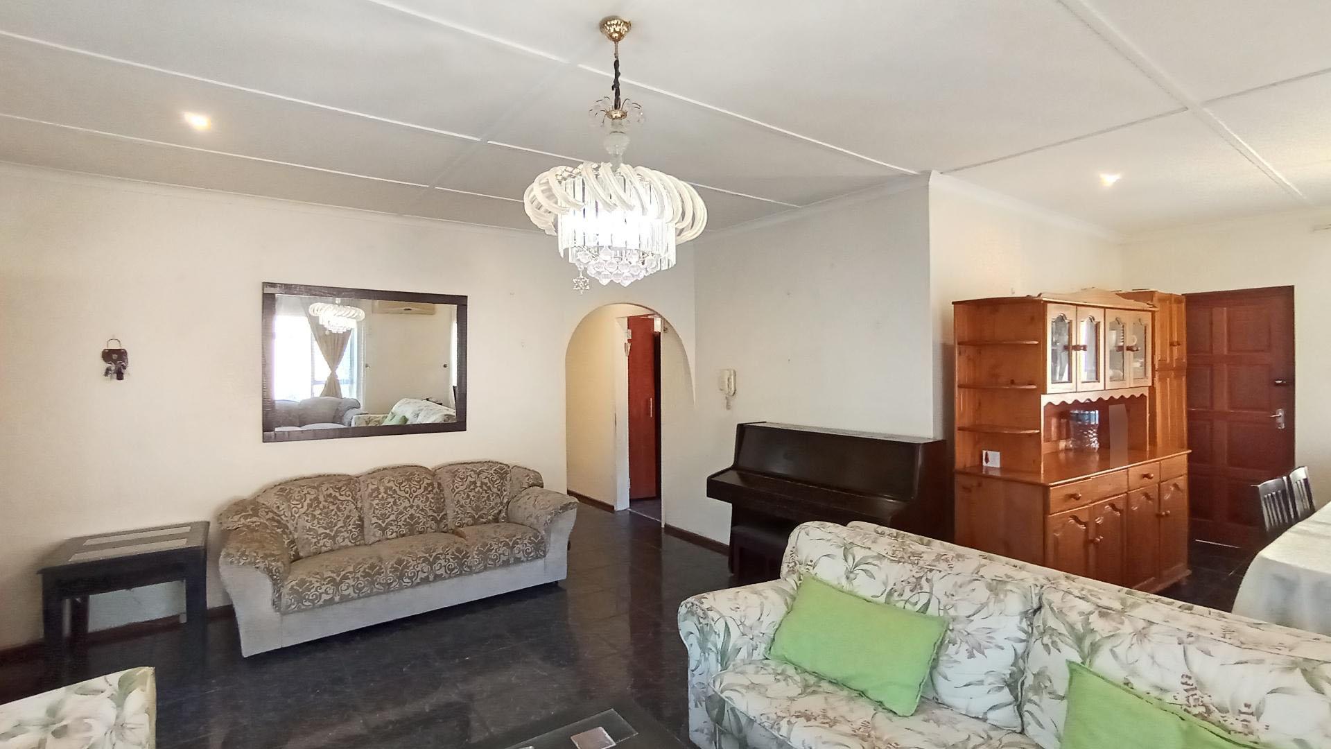 Lounges - 33 square meters of property in Glen Anil