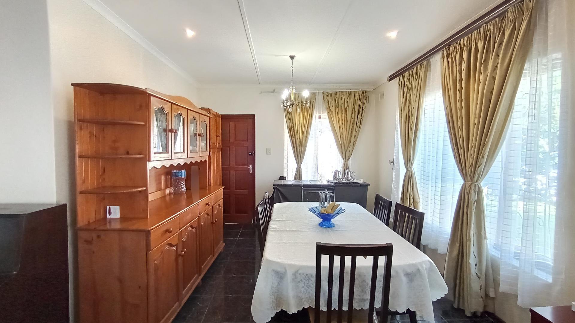 Dining Room - 12 square meters of property in Glen Anil