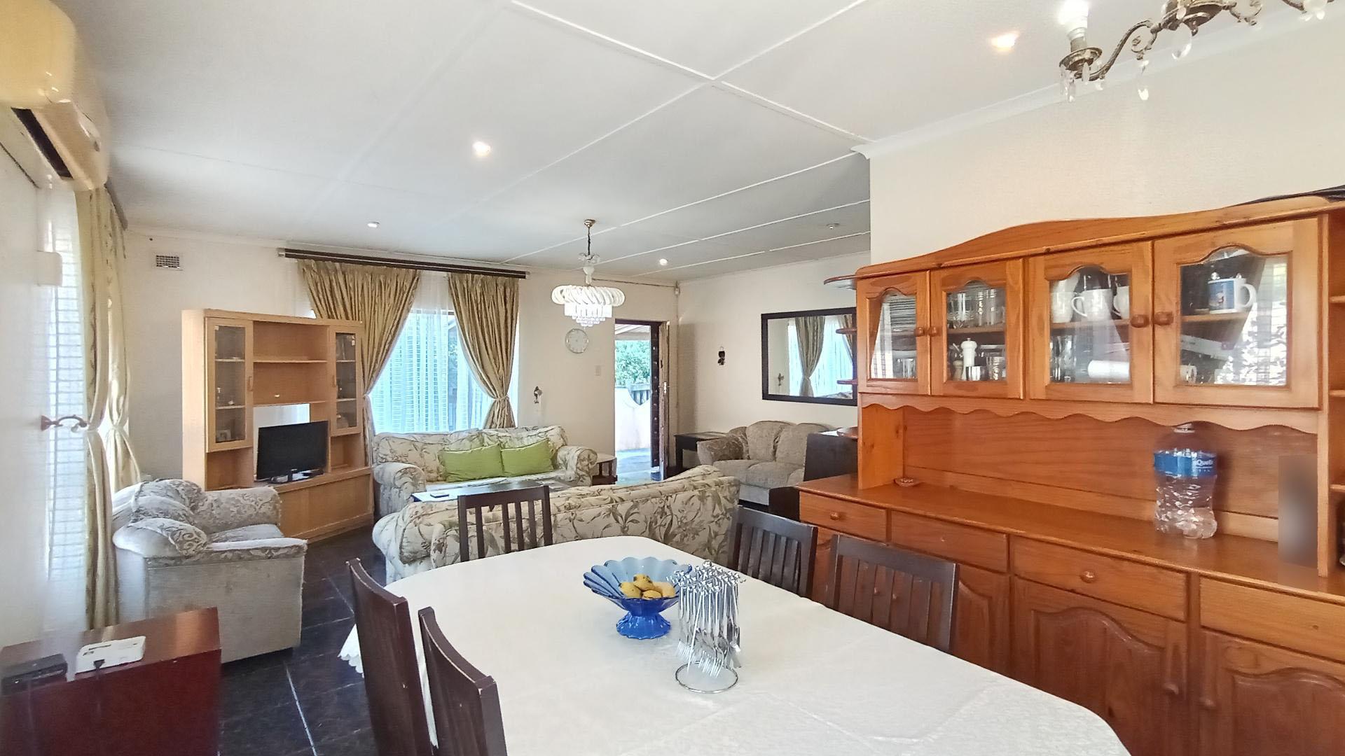 Dining Room - 12 square meters of property in Glen Anil