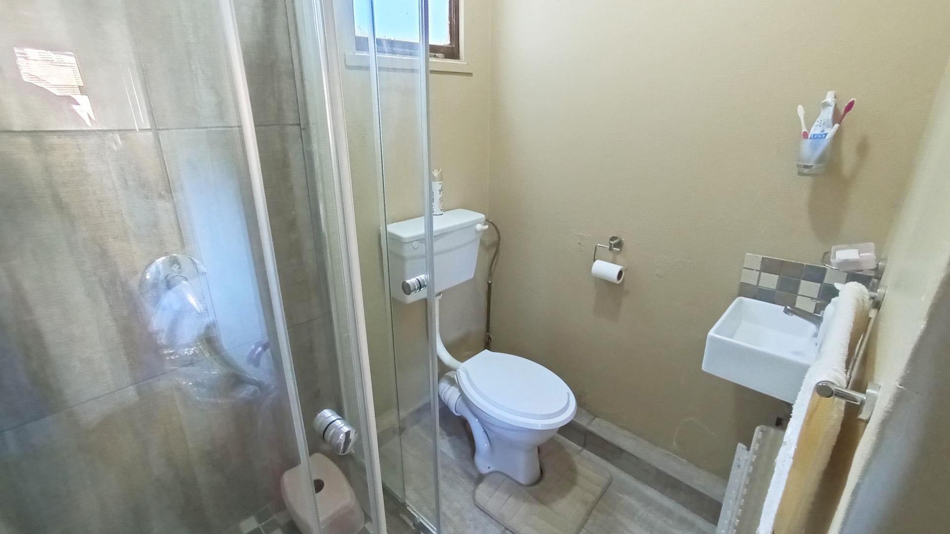 Bathroom 1 - 3 square meters of property in Glen Anil