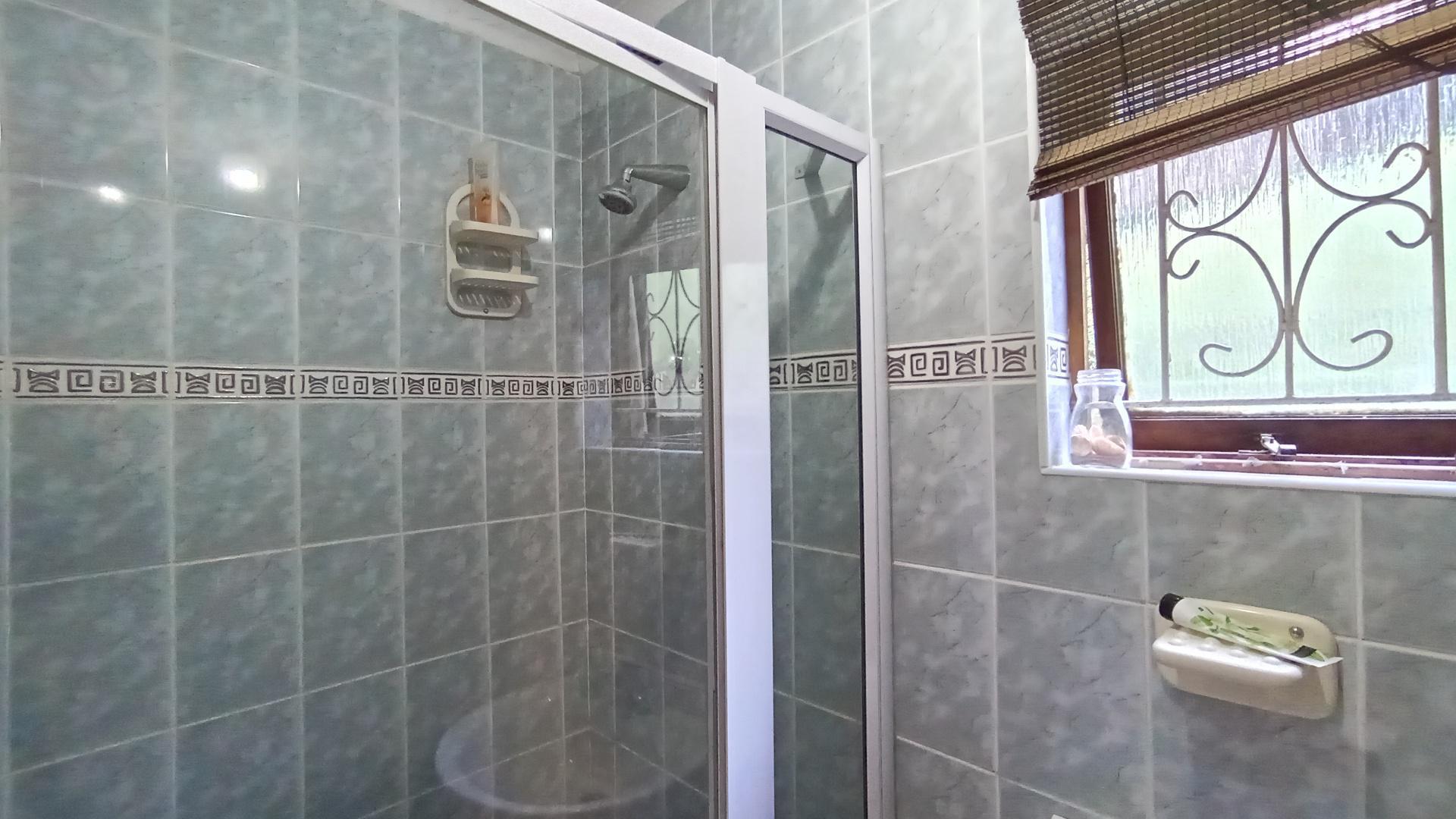 Main Bathroom - 5 square meters of property in Glen Anil