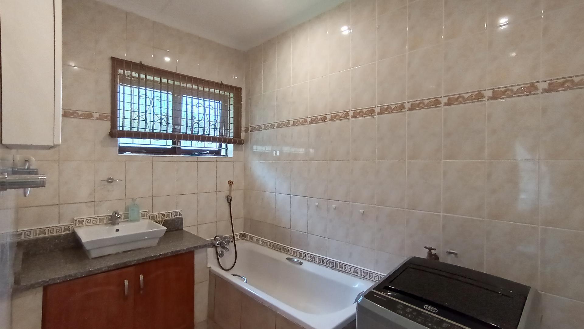 Bathroom 2 - 10 square meters of property in Glen Anil
