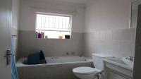 Bathroom 1 - 6 square meters of property in Vorna Valley