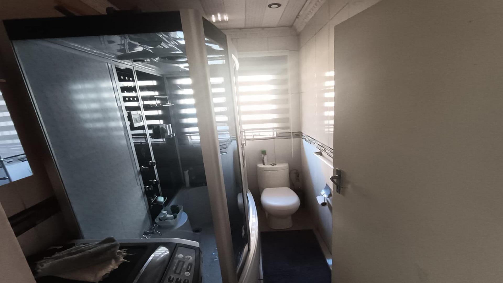 Bathroom 1 of property in Protea Glen