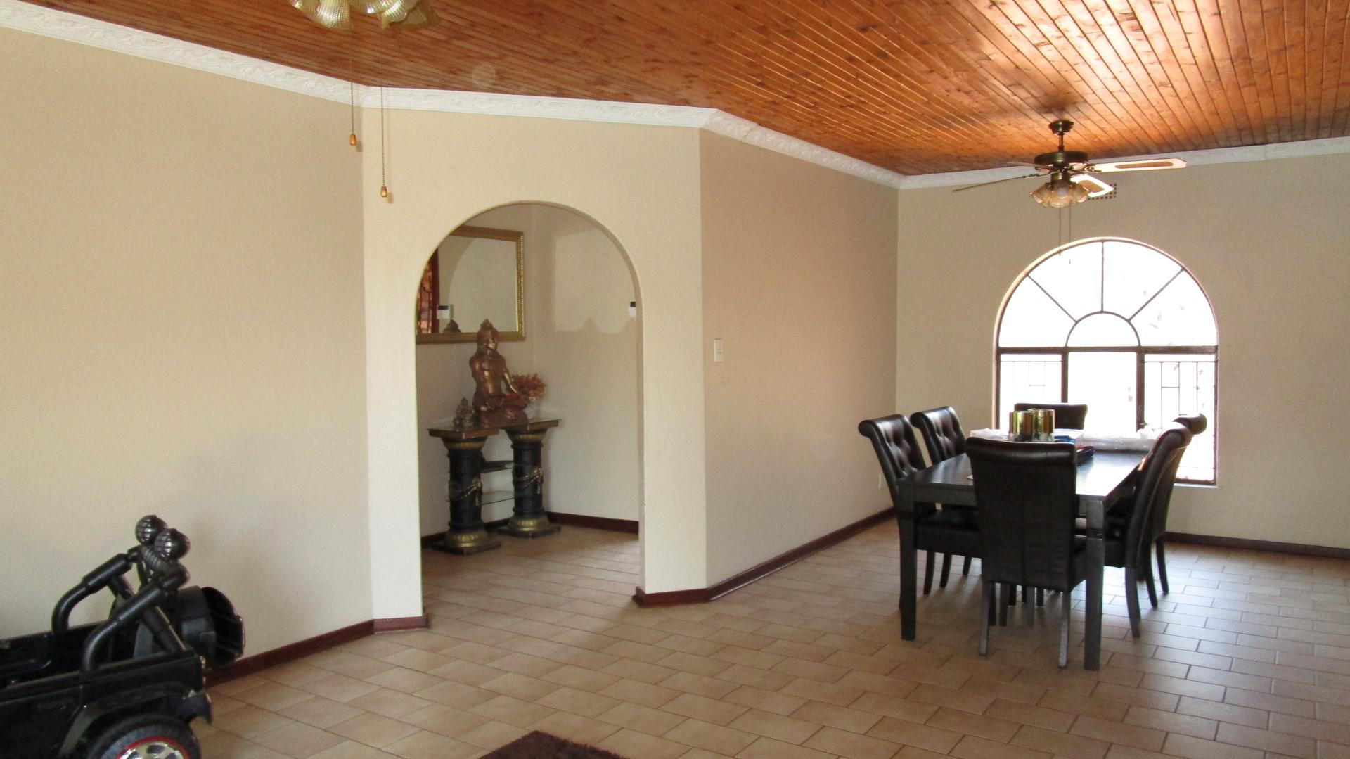 Dining Room - 11 square meters of property in Norkem park