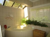 Main Bathroom - 19 square meters of property in Greenhills