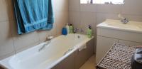 Bathroom 1 - 6 square meters of property in Golf Park