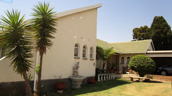 4 Bedroom House for Sale For Sale in Glen Marais - Private Sale - MR244733