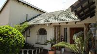 Front View of property in Glen Marais