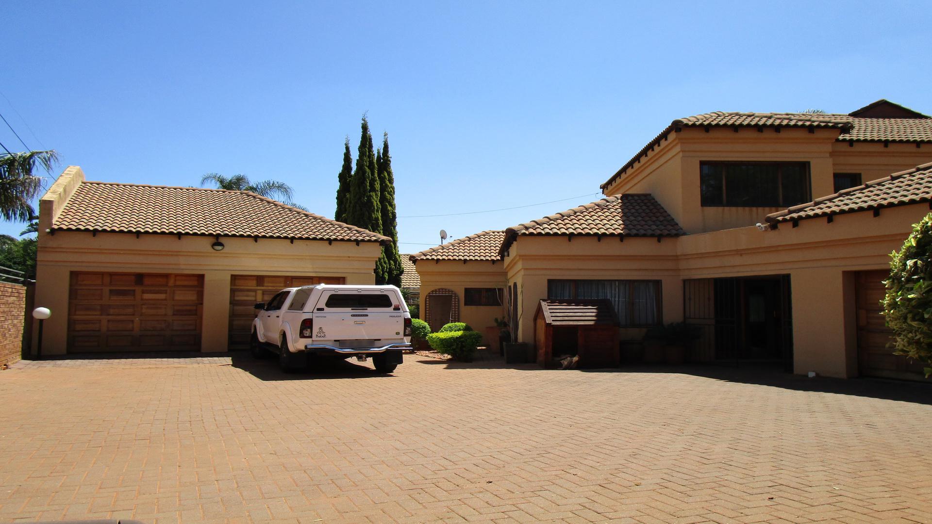 Front View of property in Montana Park